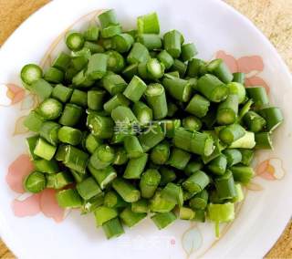 蒜蓉爆炒鸡脆骨的做法步骤：2
