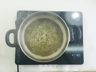 绿豆糕的做法步骤：1
