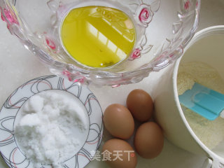 蔓越莓纸杯奶嘴小蛋糕的做法步骤：1