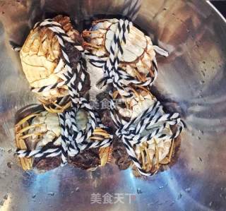 爆炒大闸蟹的做法步骤：1