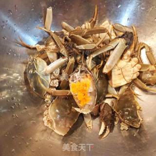 爆炒大闸蟹的做法步骤：2