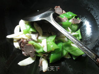 尖椒鹅胗炒茭白的做法步骤：4