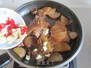 红萝卜炒鸭脯肉的做法步骤：8