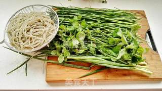 鸡蛋韭菜粉条馅菜馍（驻马店特色）的做法步骤：1