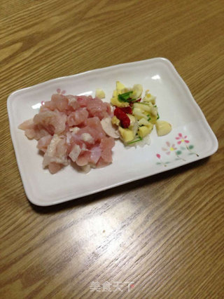 鸡肉鲜藕丁的做法步骤：2
