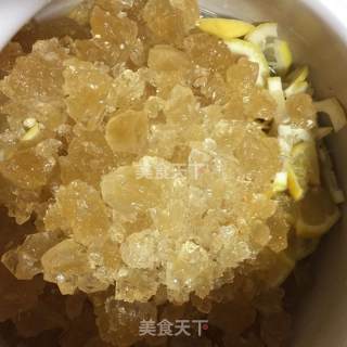 老冰糖炖柠檬的做法步骤：4
