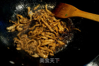 肉丝尖椒炒腐竹的做法步骤：10