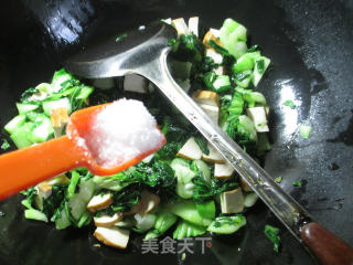 香干炒手捏菜的做法步骤：9
