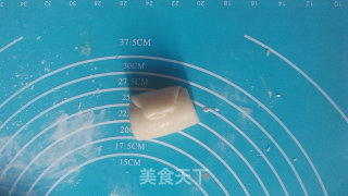 网红蛋黄酥——麻薯肉松蛋黄酥的做法步骤：15