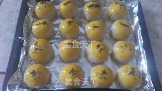 网红蛋黄酥——麻薯肉松蛋黄酥的做法步骤：23