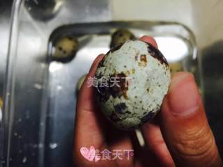 五香鹌鹑蛋的做法步骤：2