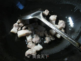 五花肉金针菇炖扁豆的做法步骤：2