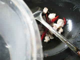 五花肉金针菇炖扁豆的做法步骤：3