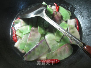 五花肉金针菇炖扁豆的做法步骤：6