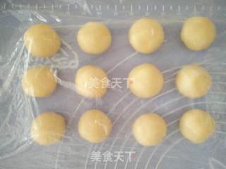 【红豆沙蛋黄酥】的做法步骤：12