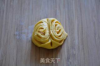 南瓜花卷的做法步骤：8