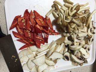 黑椒三鲜菌的做法步骤：1