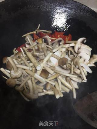 黑椒三鲜菌的做法步骤：3