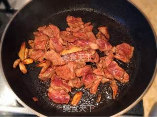 大蒜炒肉的做法步骤：3