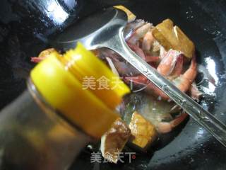 香干烧鲜虾的做法步骤：7