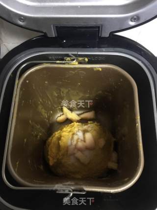 肉松南瓜面包的做法步骤：2