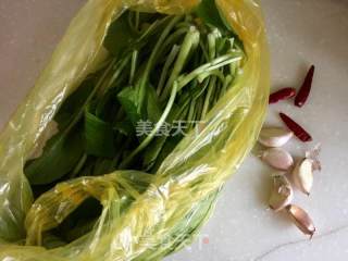 清炒菜心的做法步骤：1