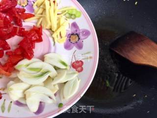 黄瓜口蘑炒肉片的做法步骤：6