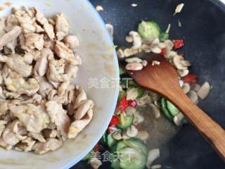 黄瓜口蘑炒肉片的做法步骤：10