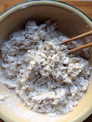 香酥葱油饼的做法步骤：1