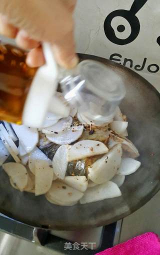萝卜炆草鱼的做法步骤：4