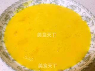 青红圆椒炒鸭蛋的做法步骤：3