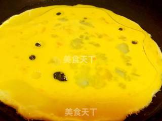 青红圆椒炒鸭蛋的做法步骤：4