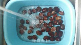 微波糖板栗的做法步骤：1