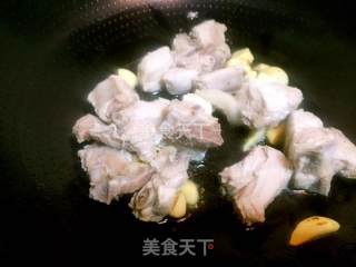 茭白排骨的做法步骤：3