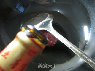 肉末萝卜干炒茭白的做法步骤：2