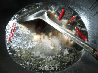 水笋烧鸡翅根的做法步骤：6