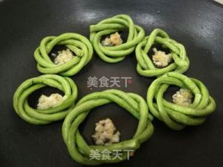 豆角卷肉饼的做法步骤：1