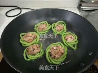 豆角卷肉饼的做法步骤：2