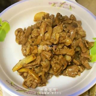 【四叶小馆】三椒爆羊肉的做法步骤：4