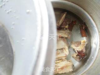 牛排骨粉丝汤的做法步骤：3