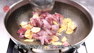 10元钱的营养美味【青椒焖鹌鹑】的做法步骤：4