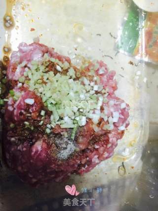剁椒蒸肉饼的做法步骤：1