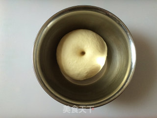 小洋葱培根披萨的做法步骤：3