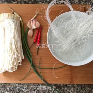 蒜蓉粉丝金针菇的做法步骤：1