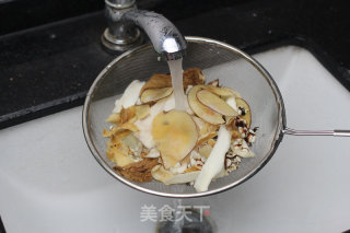 广东老火靓汤-竹笙粉葛海底椰汤的做法步骤：1