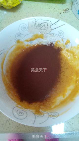可可焦糖戚风卷的做法步骤：6