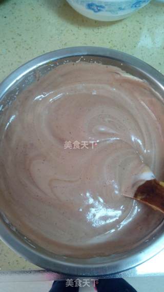 可可焦糖戚风卷的做法步骤：11