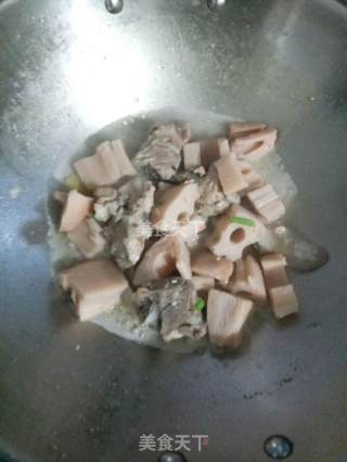 莲藕脊骨汤的做法步骤：4