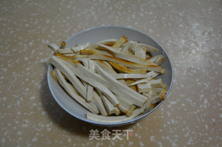 韭菜炒干丝的做法步骤：1