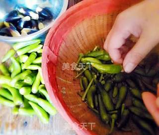 油焖牛肉小辣椒的做法步骤：1